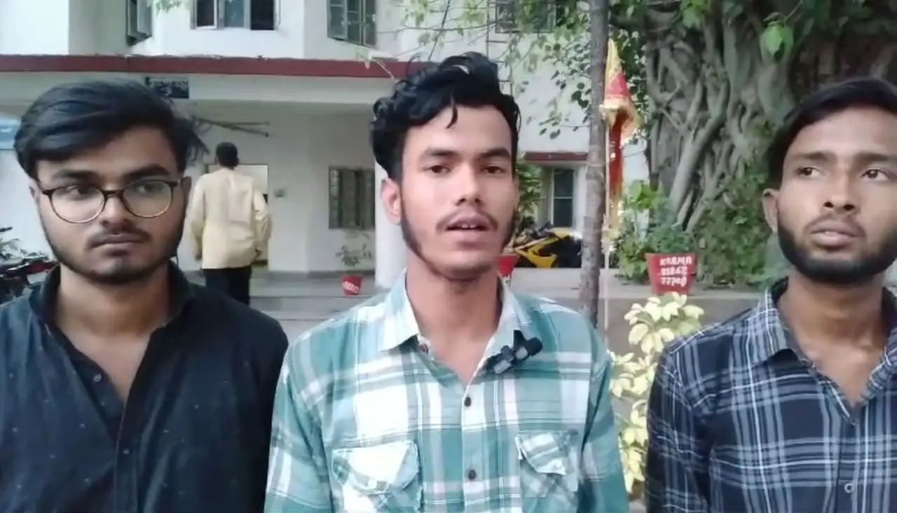 Beating students :  छात्रों की रैली में न पहुंचने पर पिटाई, करणी सेना पर लगाया आरोप