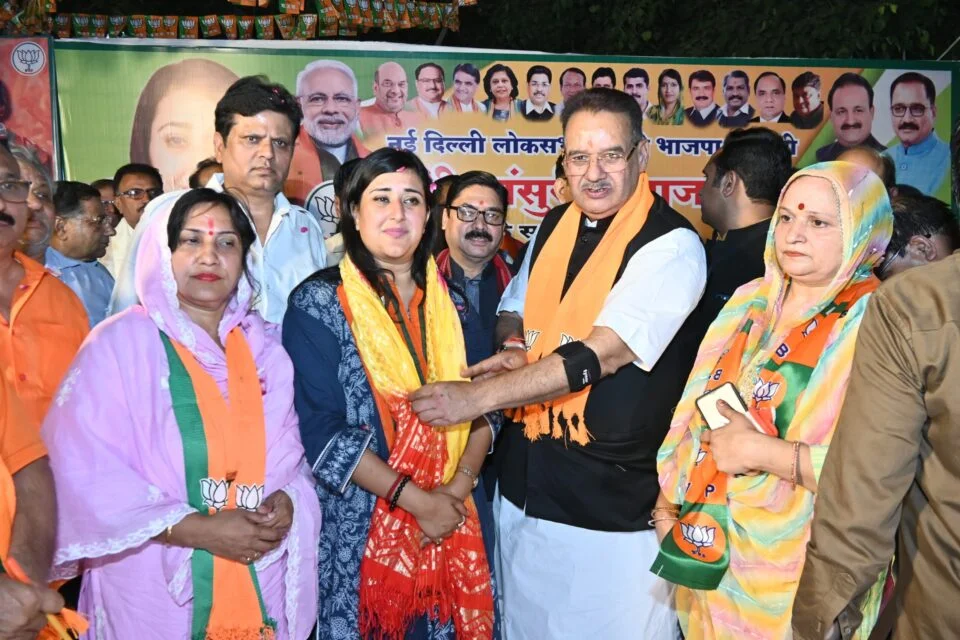 Support of BJP candidate : भाजपा प्रत्याशी के समर्थन में कैबिनेट मंत्री गणेश जोशी ने की जनसभा