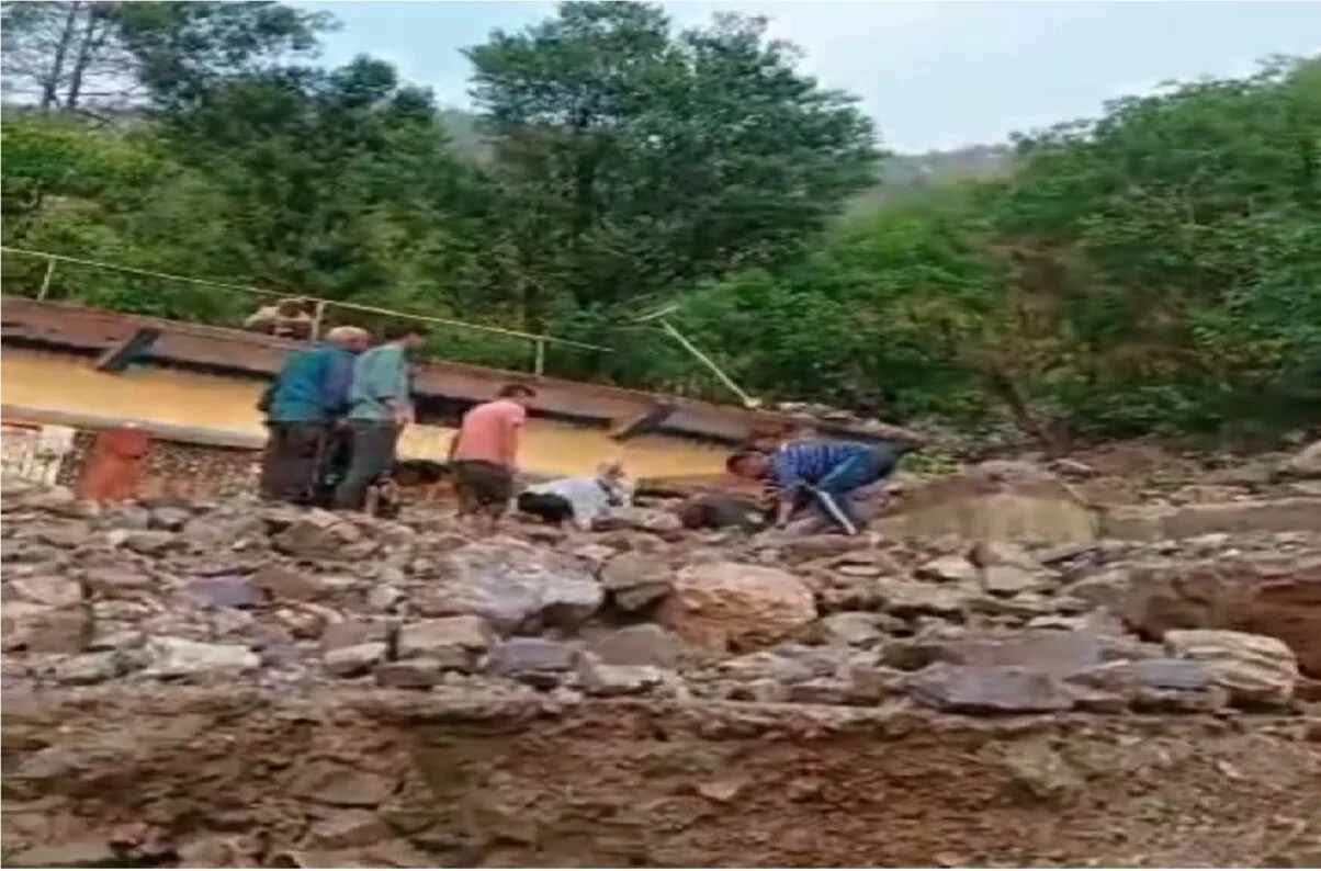 Rain became a problem, huge loss due to debris filling : बारिश बनी मुसीबत, मलवा भरने से भारी नुकसान