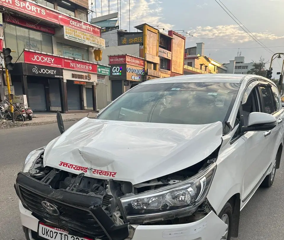 कैबिनेट मंत्री का वाहन दूसरे वाहन से टकराया