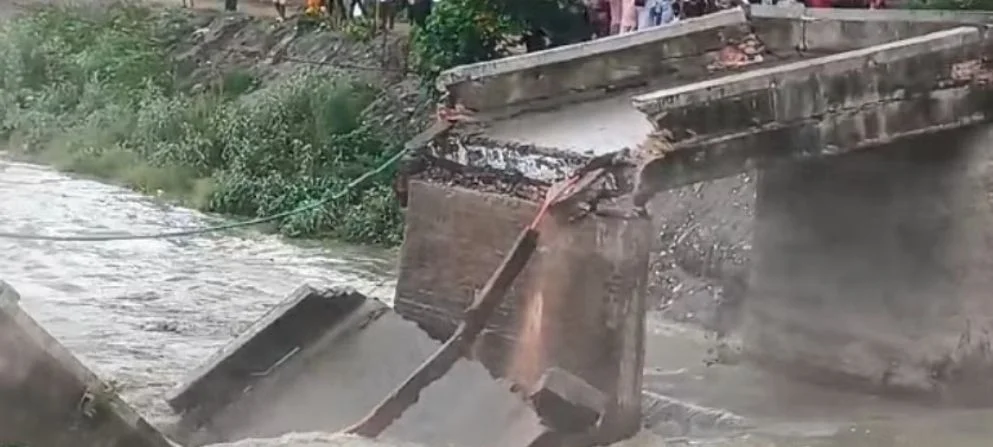 Bihar Bridge Collapsed : गंडक नदी पर सारण का पुल ध्वस्त