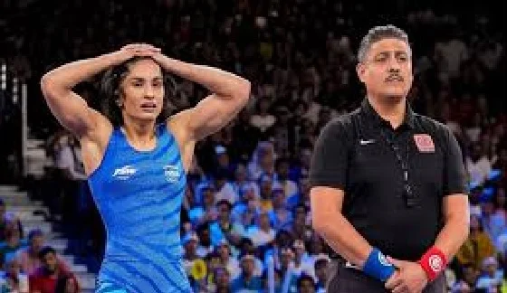 Weight Rules in Olympics : ओलंपिक में वजन के चलते विनेश फोगाट फाइनल से पहले अयोग्य घोषित