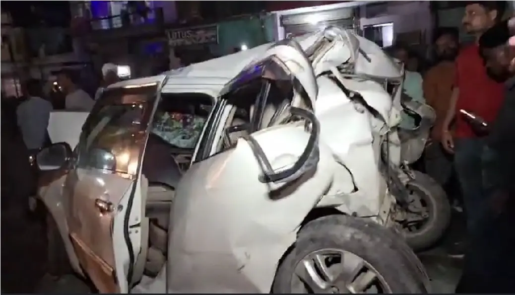 Canter hits Car : कैंटर ने मारी कार को टक्कर, उड़े परखच्चे