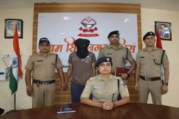 मासूम को कमरे में ले जाकर की छेड़छाड़, पुलिस गिरफ़्तार कर भेजा जेल