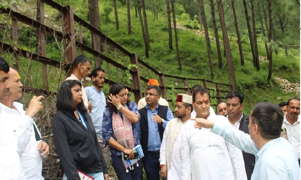 Inspected Landslides : कैबिनेट मंत्री ने किया वरूणावत पर्वत से हो रहे भूस्खलन का निरीक्षण