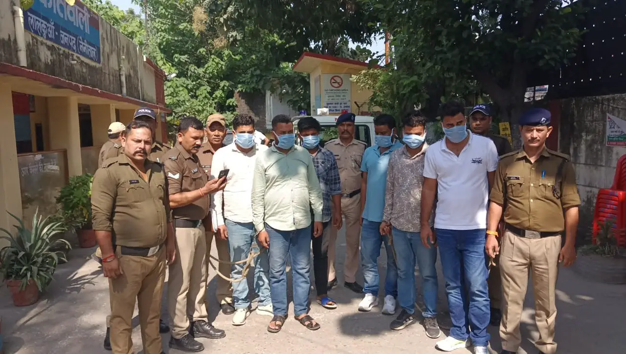 Arrested 6 Accused : गोली चलाने वाले 6 आरोपियों को पुलिस ने किया गिरफ्तार, फरार आरोपियों की चल रही है धरपकड़