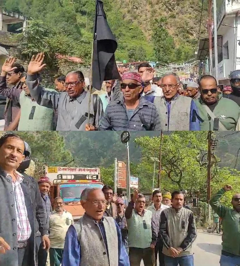 उत्तराखंड आंदोलनकारियो ने चिन्हीकरण की मांग को लेकर कला फीता बांधकर विरोध प्रदर्शन किया